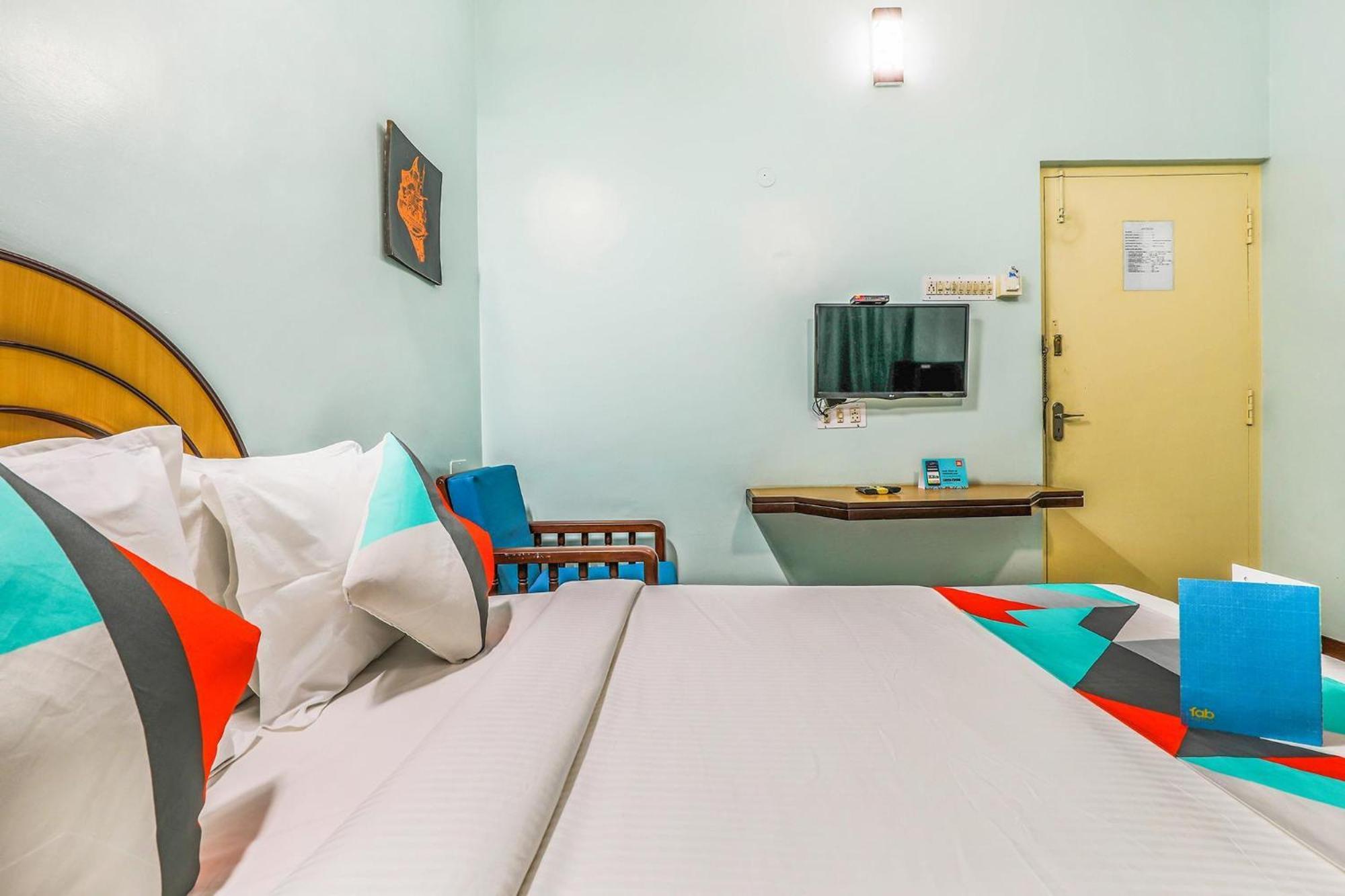 Fabexpress Santhi Inn - 500 Meters From Promenade Beach Puducherry Buitenkant foto
